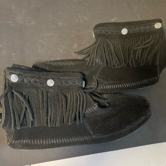 Fringe Minnetonka women’s high top back zip black boots size 9 - Picture 1 of 6